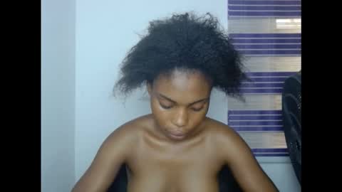 Snapshot of cornxcunt chatting on 10-19-25, 04:18 cornxcunt online show from 10-19-25, 04:18