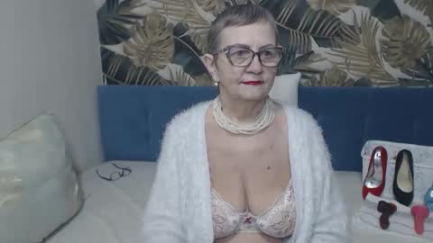 Snapshot of corssika chatting on 02-08-26, 12:19 corssika online show from 02-08-26, 12:19