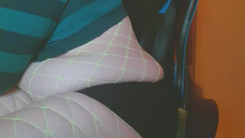 Snapshot of cosmicjones88 chatting on 02-17-25, 08:09 cosmicjones88 online show from 02-17-25, 08:09