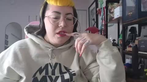 Snapshot of cosplaybruja305 chatting on 07-25-26, 02:53 Miss Mei online show from 07-25-26, 02:53