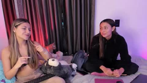 Snapshot of couple_funnyy chatting on 12-19-25, 04:19 couple_funnyy online show from 12-19-25, 04:19