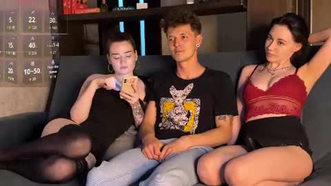 Alex and Mia online show from 06-18-26, 04:00