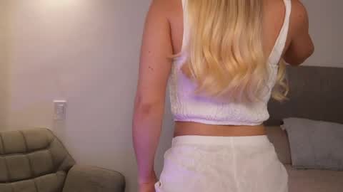 Snapshot of couple_of_your_dreams_ chatting on 06-04-26, 11:27 Kay online show from 06-04-26, 11:27