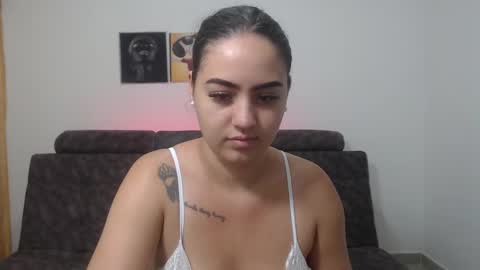  ALEJANDRO Y EMILY  online show from 03-11-25, 10:51