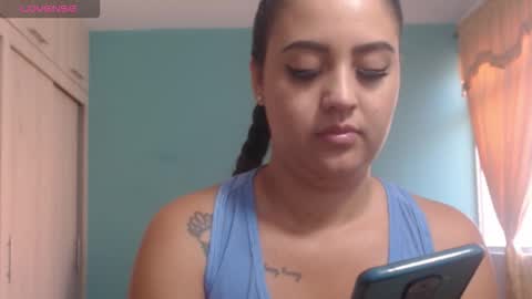 Snapshot of couple_sexandlove chatting on 01-18-26, 01:37 ALEJANDRO Y EMILY online show from 01-18-26, 01:37