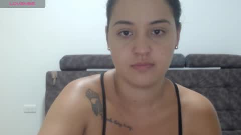 Snapshot of couple_sexandlove chatting on 02-05-26, 02:27 ALEJANDRO Y EMILY online show from 02-05-26, 02:27