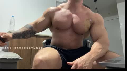 Snapshot of couplemuscle40 chatting on 10-24-25, 12:30 couplemuscle40 online show from 10-24-25, 12:30
