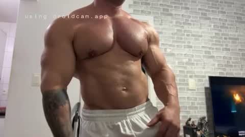 Snapshot of couplemuscle40 chatting on 07-04-26, 01:23 couplemuscle40 online show from 07-04-26, 01:23