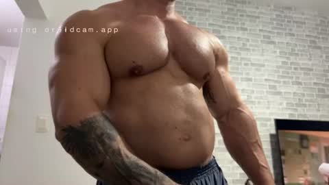 Snapshot of couplemuscle40 chatting on 07-07-26, 02:25 couplemuscle40 online show from 07-07-26, 02:25