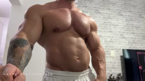 Snapshot of couplemuscle40 chatting on 07-07-26, 06:23 couplemuscle40 online show from 07-07-26, 06:23