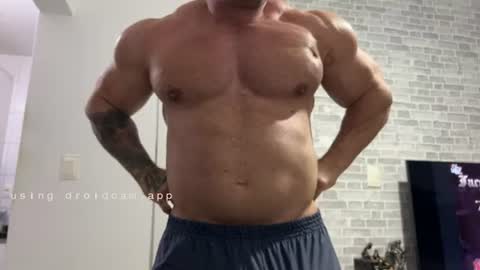 Snapshot of couplemuscle40 chatting on 07-11-26, 12:02 couplemuscle40 online show from 07-11-26, 12:02