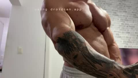 Snapshot of couplemuscle40 chatting on 07-11-26, 06:10 couplemuscle40 online show from 07-11-26, 06:10