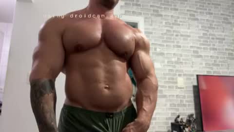 Snapshot of couplemuscle40 chatting on 07-22-26, 03:37 couplemuscle40 online show from 07-22-26, 03:37