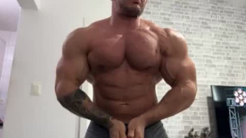 Snapshot of couplemuscle40 chatting on 07-23-26, 05:44 couplemuscle40 online show from 07-23-26, 05:44