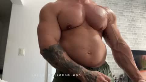 Snapshot of couplemuscle40 chatting on 07-28-26, 04:27 couplemuscle40 online show from 07-28-26, 04:27