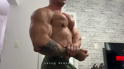 Snapshot of couplemuscle40 chatting on 07-29-26, 05:33 couplemuscle40 online show from 07-29-26, 05:33