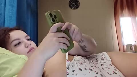 Snapshot of courteous_raspberrrry chatting on 10-21-25, 06:25 Rose Roys my online show from 10-21-25, 06:25