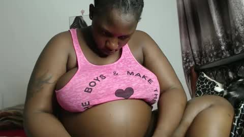 Snapshot of cozy_dion chatting on 01-06-26, 04:11 Erykah online show from 01-06-26, 04:11