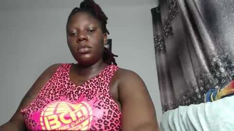 Snapshot of cozy_dion chatting on 02-05-26, 05:06 Erykah online show from 02-05-26, 05:06