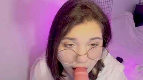 Snapshot of cozypeony chatting on 04-01-26, 06:25 Cozy online show from 04-01-26, 06:25