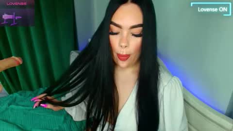 Snapshot of crazy__berry chatting on 10-18-25, 06:48 Eva online show from 10-18-25, 06:48