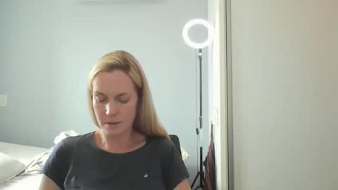 Anny online show from 01-15-26, 04:11