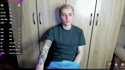 Snapshot of crazybottom99 chatting on 03-10-25, 05:39 Alex online show from 03-10-25, 05:39