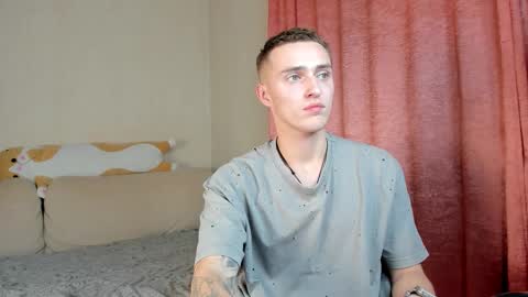 Snapshot of crazybottom99 chatting on 10-28-25, 06:21 Alex online show from 10-28-25, 06:21