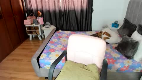 LAURA online show from 06-04-26, 02:56