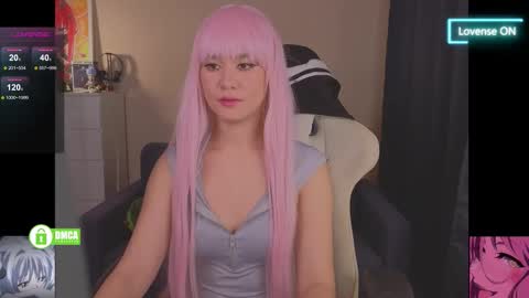 Snapshot of creammeow chatting on 12-17-25, 02:28 Alina online show from 12-17-25, 02:28