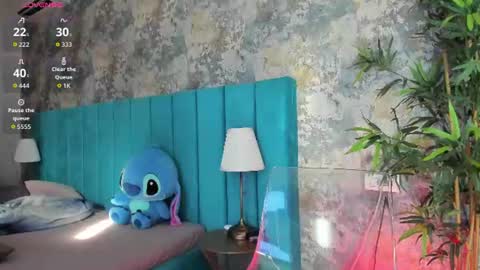 Sophie online show from 06-16-26, 04:48