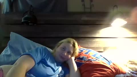 Snapshot of creamymadona chatting on 09-27-25, 02:49 Heather online show from 09-27-25, 02:49