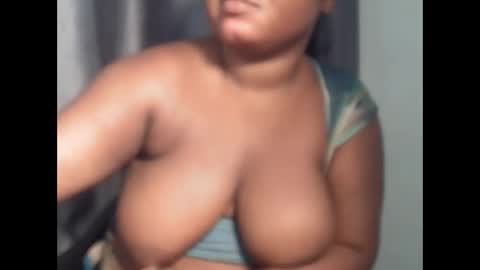 Snapshot of creamyposh1 chatting on 11-15-25, 04:32 creamyposh1 online show from 11-15-25, 04:32