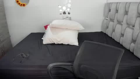 criistal_0 online show from 06-20-26, 01:30