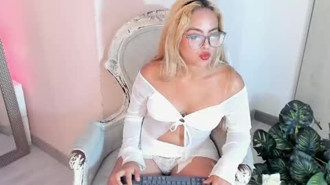Snapshot of criistybloom chatting on 05-08-26, 10:48 CristyBloom online show from 05-08-26, 10:48