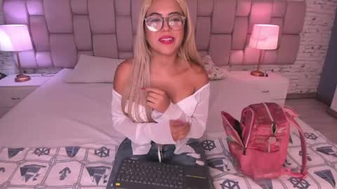 Snapshot of criistybloom chatting on 06-01-26, 07:59 CristyBloom online show from 06-01-26, 07:59
