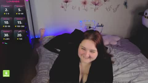 Snapshot of crim0nrose chatting on 06-12-26, 08:30 Crimson Rose online show from 06-12-26, 08:30