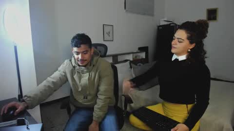 Snapshot of crimson_heart chatting on 12-01-24, 11:36 Crimson heart online show from 12-01-24, 11:36