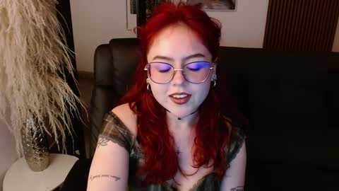 Snapshot of crimson_tati chatting on 12-29-24, 06:14 Tatiana online show from 12-29-24, 06:14