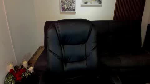 Snapshot of crimson_tati chatting on 11-14-25, 04:22 Tatiana online show from 11-14-25, 04:22