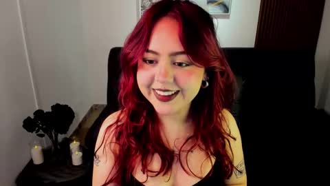 Snapshot of crimson_tati chatting on 11-18-25, 04:39 Tatiana online show from 11-18-25, 04:39