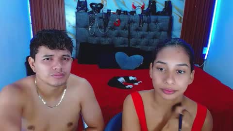 Snapshot of crisandmery chatting on 12-18-25, 07:03 CRISANDMERY online show from 12-18-25, 07:03