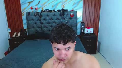 Snapshot of crisandmery chatting on 03-11-26, 05:02 CRISANDMERY online show from 03-11-26, 05:02