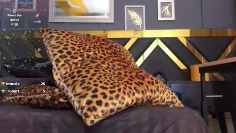 Snapshot of crissh_1 chatting on 03-07-25, 01:42 crissh 1 online show from 03-07-25, 01:42