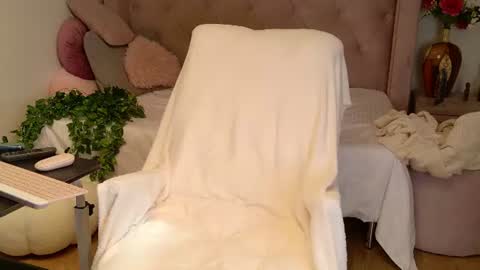 Snapshot of crissy_love chatting on 07-06-26, 11:40 crissy_love online show from 07-06-26, 11:40