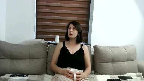 Snapshot of cristaelio chatting on 05-13-26, 04:48 Crista-Elio online show from 05-13-26, 04:48