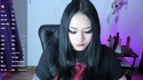 Snapshot of cristal_kosh chatting on 03-05-25, 11:17 Cris online show from 03-05-25, 11:17