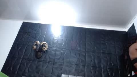 Snapshot of cristal_smith06 chatting on 12-21-25, 05:14 Hanna online show from 12-21-25, 05:14