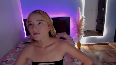 cristal_t2 online show from 04-17-26, 06:44