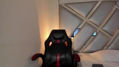 cristalevans_vc online show from 10-17-25, 05:43